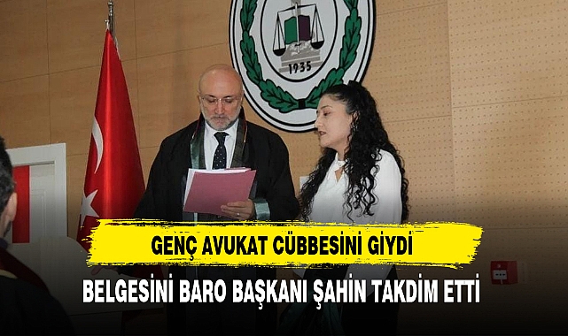 Genç Avukat Cübbesini Giydi