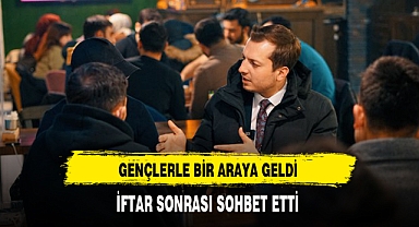 Gençlerle Bir Araya Geldi İftar Sonrası Sohbet Etti