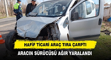Hafif Ticari Araç Tıra Çarptı