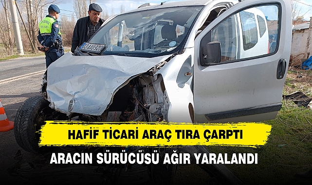 Hafif Ticari Araç Tıra Çarptı