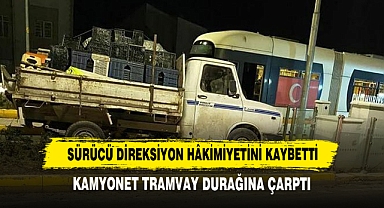 Kamyonet Tramvay Durağına Çarptı