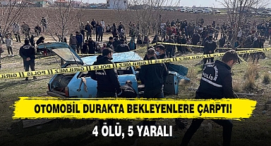 Otomobil Durakta Bekleyenlere Çarptı!