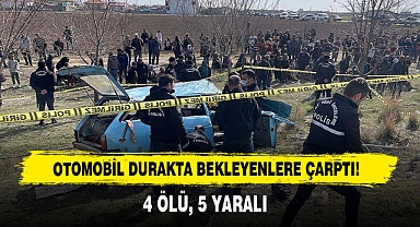 Otomobil Durakta Bekleyenlere Çarptı!