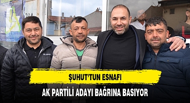 Şuhut'tun Esnafı AK Partili Adayı Bağrına Basıyor