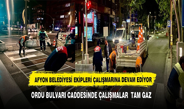 Afyonkarahisar Belediyesi Yol ve Asfalt Birimi Ekipleri Yaya Geçitlerini Boyuyor