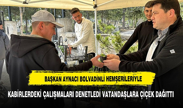 BAŞKAN AYNACI KABİRDE VATANDAŞLARLA BULUŞTU ÇİÇEK DAĞITTI