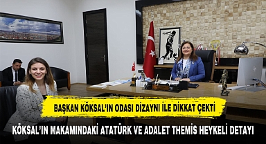 BAŞKAN KÖKSAL ARKASINA FOTOĞRAFI ASTI MASASINA HEYKELİ KOYDU