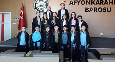 FATİH İLKOKULU ÖĞRENCİLERİ AVUKATLARI UNUTMADI