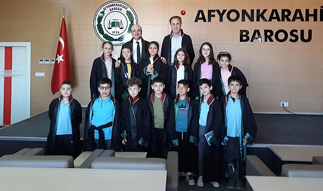 FATİH İLKOKULU ÖĞRENCİLERİ AVUKATLARI UNUTMADI
