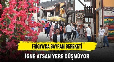 FRİGYA'DA BAYRAM BEREKETİ İĞNE ATSAN YERE DÜŞMÜYOR