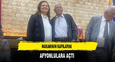 Makamının Kapılarını Afyonlulara Açtı