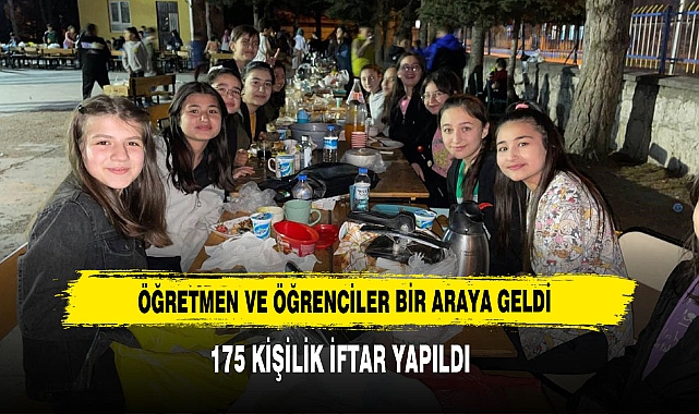Öğretmen Ve Öğrenciler Bir Araya Geldi 175 Kişilik İftar Yapıldı