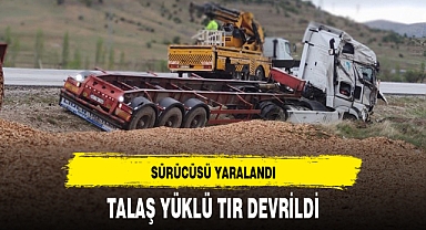 TALAŞ YÜKLÜ TIR DEVRİLDİ, SÜRÜCÜSÜ YARALANDI