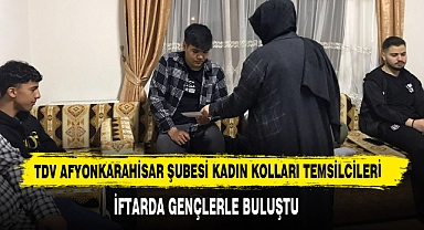 TDV Afyonkarahisar Şubesi Kadın Kolları Temsilcileri İftarda Gençlerle Buluştu