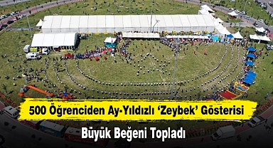 500 Öğrenciden Ay-Yıldızlı ‘Zeybek’ Gösterisi
