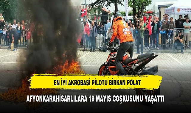 AKROBASİ PİLOTU POLAT&#039;TAN  AFYONLULARA ÖZEL ŞOV