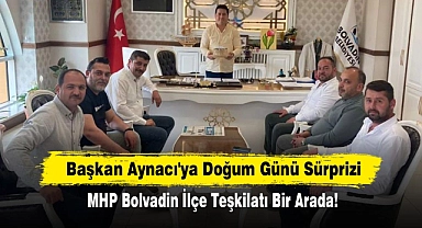 Başkan Aynacı'ya Doğum Günü Sürprizi:  MHP Bolvadin İlçe Teşkilatı Bir Arada!