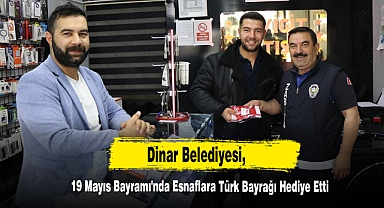Dinar Belediyesi, 19 Mayıs Bayramı'nda Esnaflara Türk Bayrağı Hediye Etti