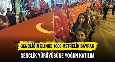 GENÇLİĞİN ELİNDE 1000 METRELİK BAYRAK
