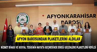 Afyonkarahisar Barosundan Yönetim Kurulu Üyelerine plaket