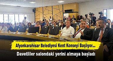 Afyonkarahisar Belediyesi Kent Konseyi Başlıyor… Davetliler salondaki yerini almaya başladı