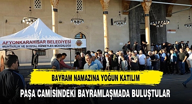 Afyonkarahisarlılar Paşa Camisinde Bayramlaştı