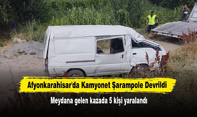 Afyonkarahisar'da Kamyonet Şarampole Devrildi: Meydana gelen kazada 5 kişi yaralandı