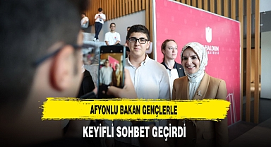 Afyonlu Bakan Gençlerle Keyifli Sohbet Geçirdi