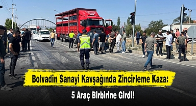 Bolvadin Sanayi Kavşağında Zincirleme Kaza: 5 Araç Birbirine Girdi!