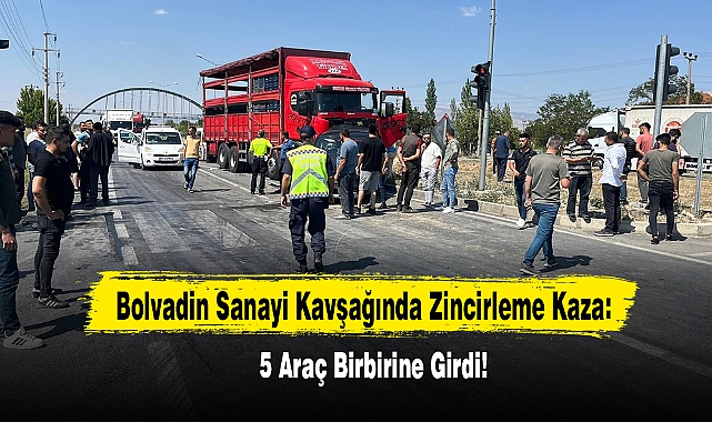 Bolvadin Sanayi Kavşağında Zincirleme Kaza: 5 Araç Birbirine Girdi!