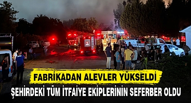 FABRİKADAN ALEVLER YÜKSELDİ ŞEHİRDEKİ TÜM İTFAİYE EKİPLERİNİN SEFERBER OLDU