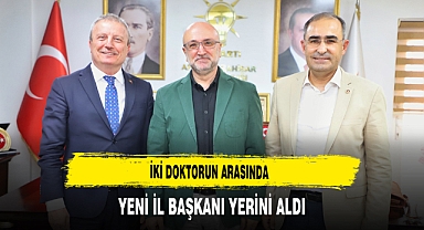 İki Doktorun Arasında Yeni İl Başkanı Yerini Aldı
