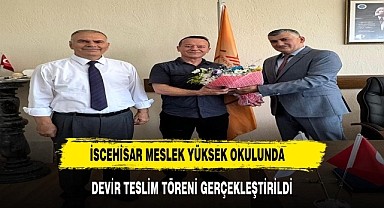 İSCEHİSAR MYO'DA BAYRAK TESLİMİ GERÇEKLEŞTİ