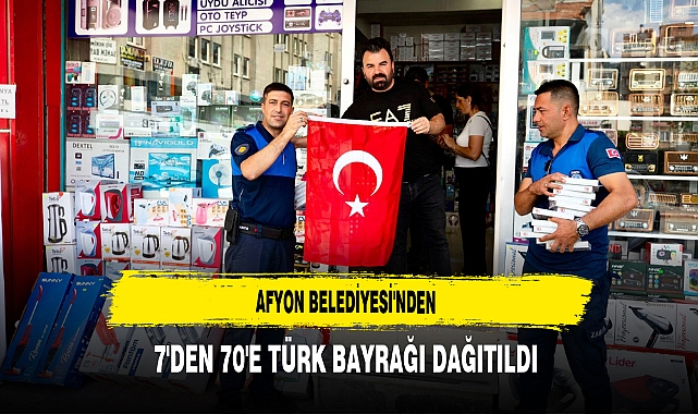 Afyon Belediyesi'nden 7'den 70'e Türk Bayrağı Dağıtıldı