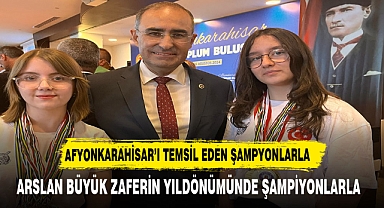ARSLAN DÜNYA KLAVYE ŞAMPİYONLARI İLE BİR ARADA