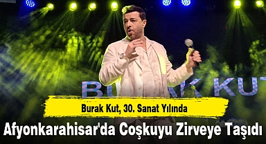 Burak Kut, 30. Sanat Yılında Afyonkarahisar'da Coşkuyu Zirveye Taşıdı
