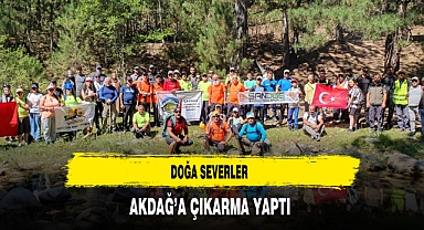 Doğa Severler Akdağ’a Çıkarma Yaptı