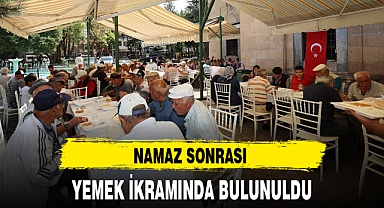 NAMAZ SONRASI YEMEK İKRAMINDA BULUNULDU