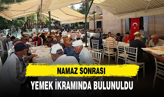 NAMAZ SONRASI YEMEK İKRAMINDA BULUNULDU