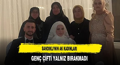 Sandıklı'nın AK Kadınları Genç Çifti Yalnız Bırakmadı