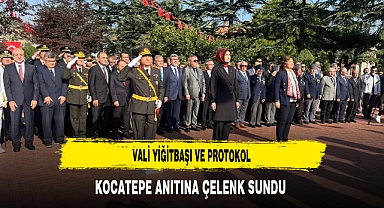 Vali Yiğitbaşı ve Protokol Kocatepe Anıtına Çelenk Sundu