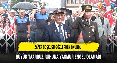 Zafer Coşkusu Gözlerden Okundu Büyük Taarruz Ruhuna Yağmur Engel Olamadı