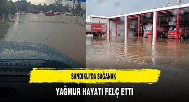 Sandıklı’da Sağanak Yağmur Hayatı Felç Etti