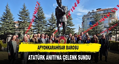 Afyonkarahisar Barosu Atatürk Anıtı’na Çelenk Sundu