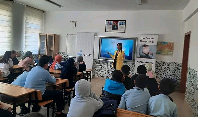 Afyonkarahisar Çalışma ve İş Kurumu İl Müdürlüğünden öğrencilere sunum