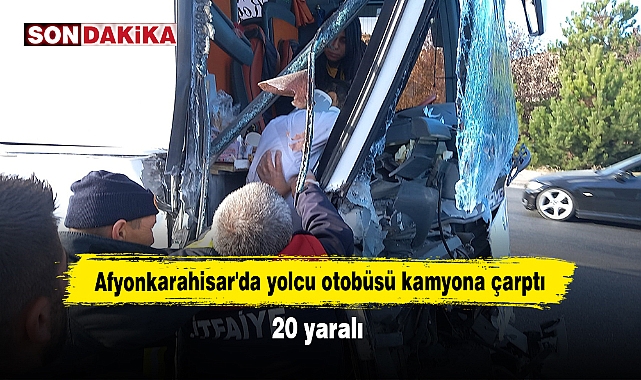 Afyonkarahisar'da yolcu otobüsü kamyona çarptı: 20 yaralı