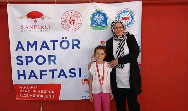 Amatör Spor Haftası kapsamında Sandıklı Gençlik ve Spor İlçe Müdürlüğü tarafından düzenlenen atletizm müsabakaları gerçekleştirildi