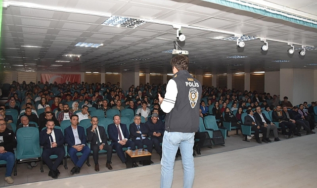 BAĞIMLILIKLA MÜCADELE EĞİTİM VE ÖNLEME FAALİYETLERİ SUNUMU YAPILDI