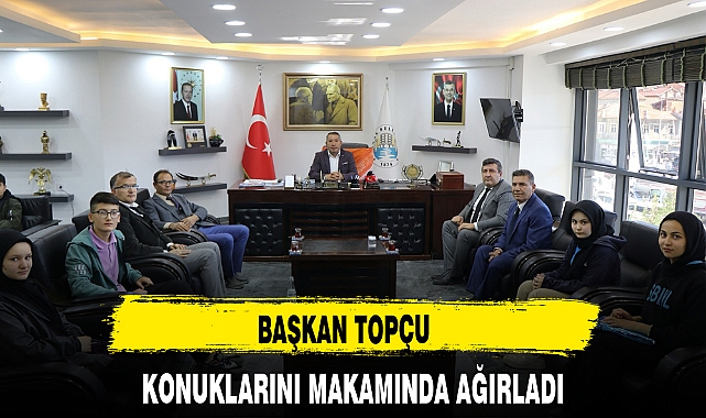 BAŞKAN TOPÇU KONUKLARINI MAKAMINDA AĞIRLADI