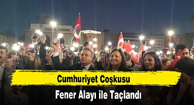 Cumhuriyet Coşkusu Fener Alayı ile Taçlandı